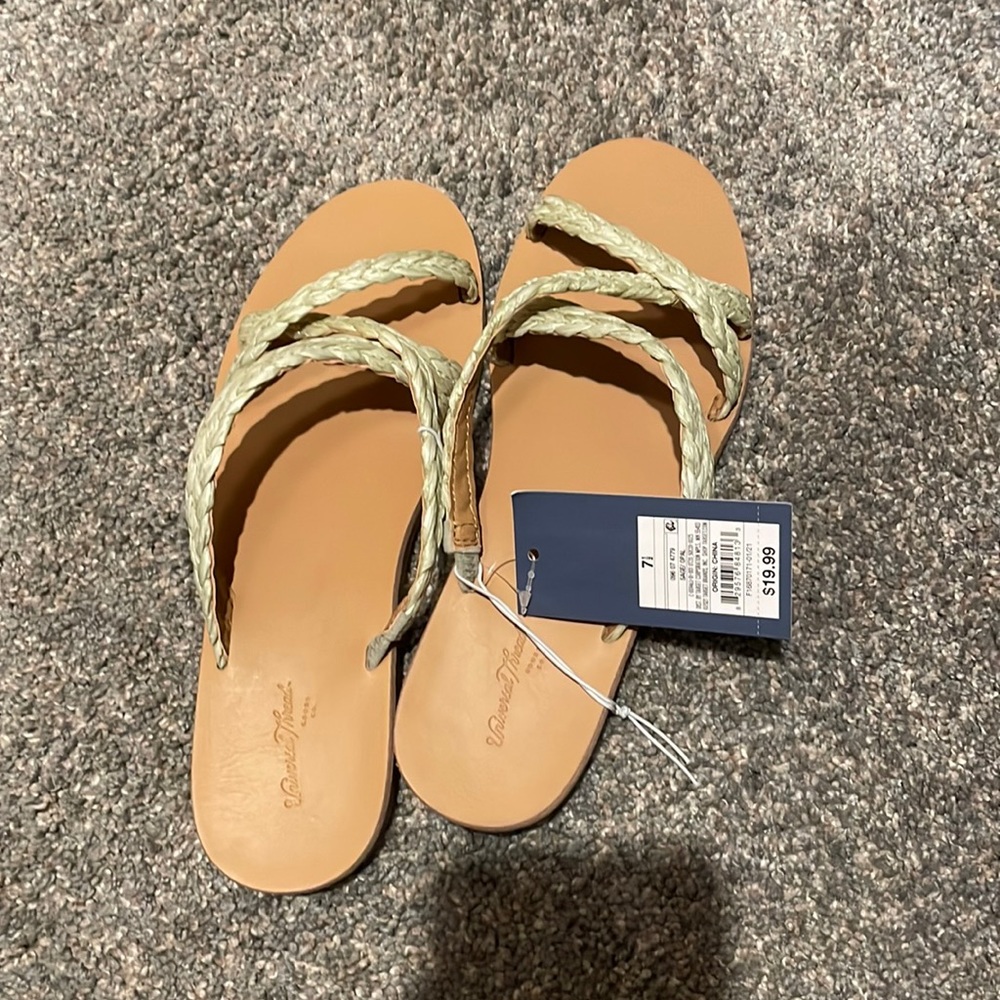 NWT Universal Threads Sandals